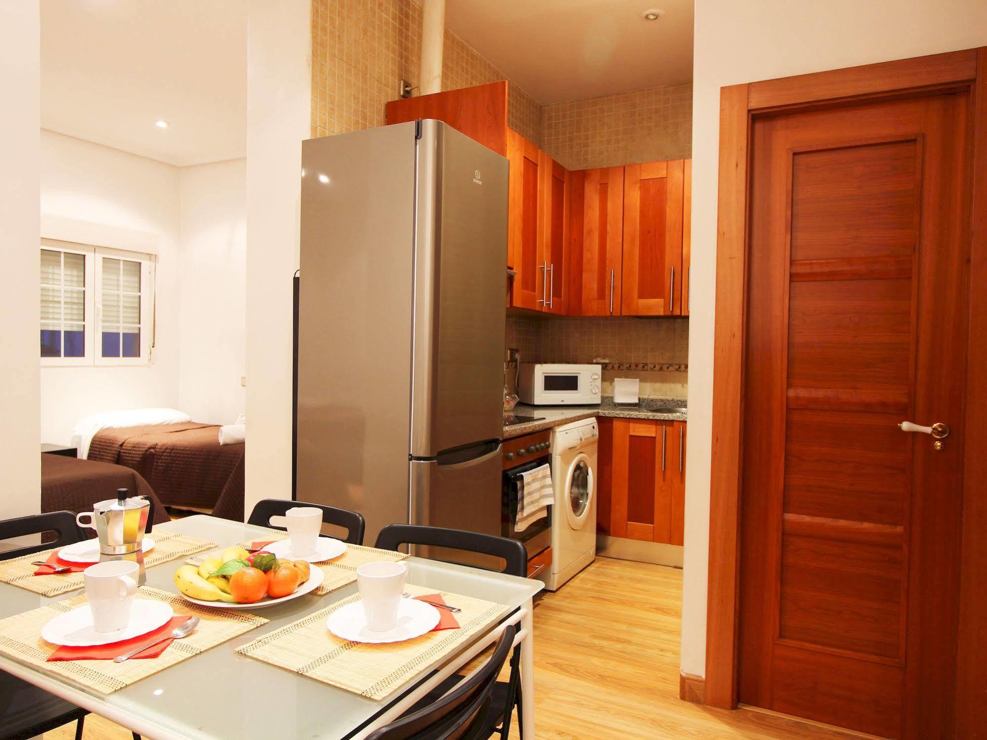 Apartamentos Good Stay Prado Madrid Luaran gambar