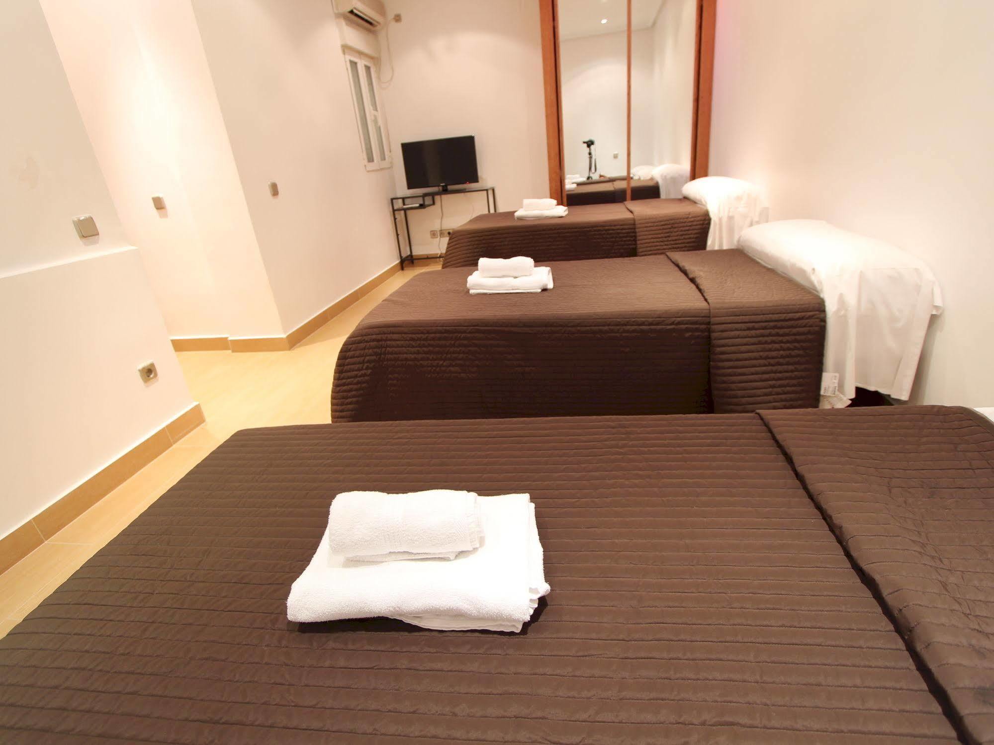 Apartamentos Good Stay Prado Madrid Luaran gambar