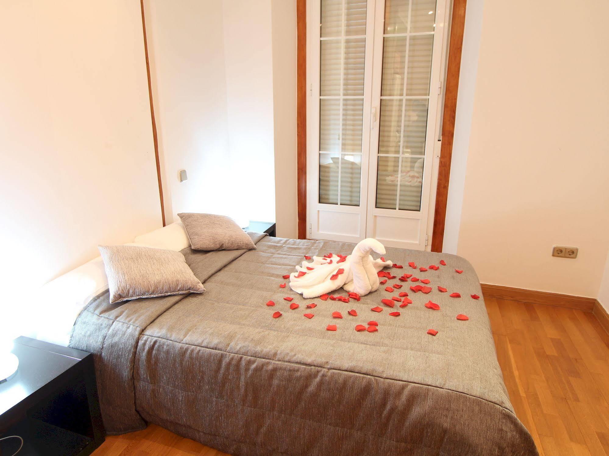Apartamentos Good Stay Prado Madrid Luaran gambar