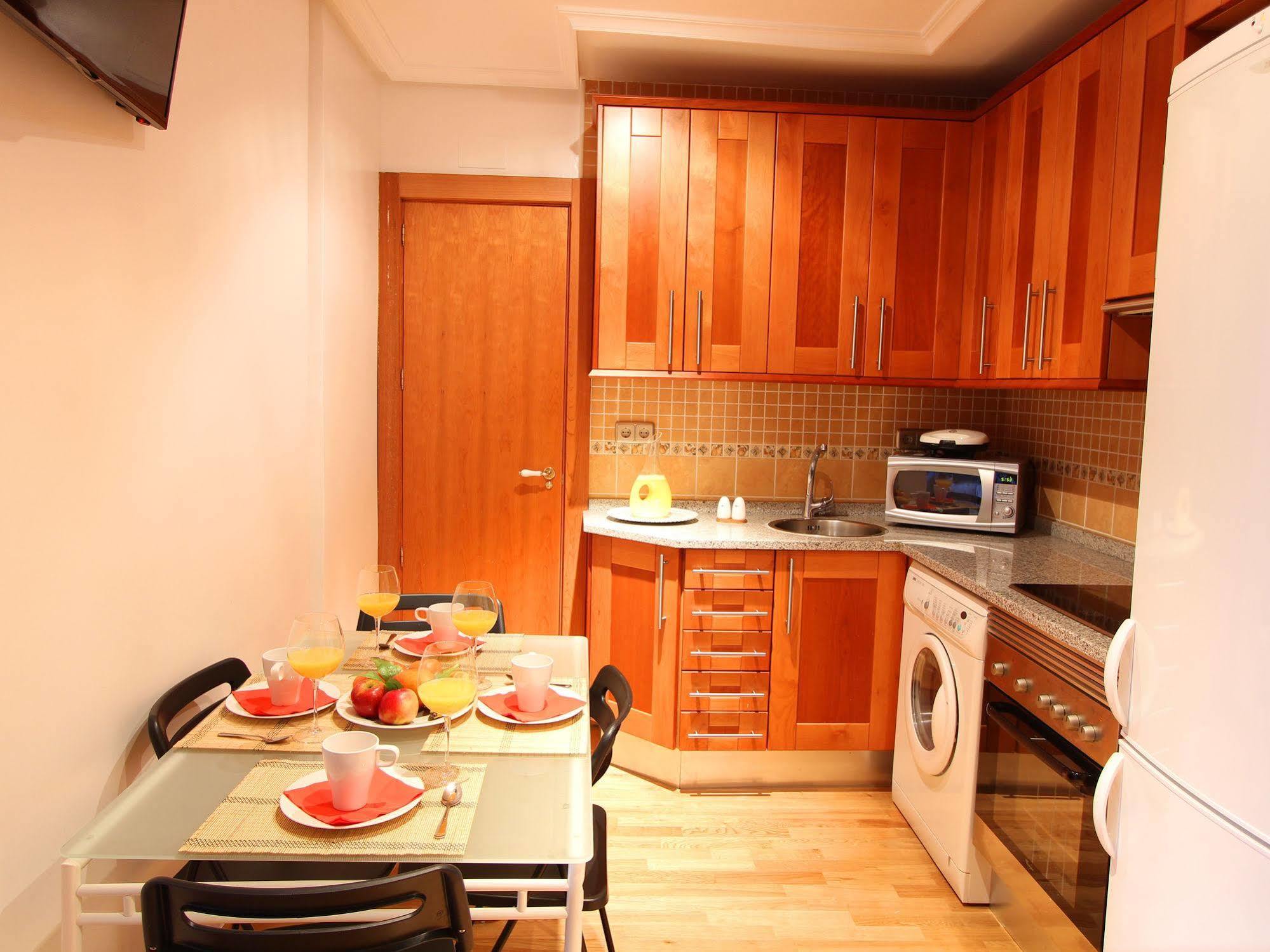 Apartamentos Good Stay Prado Madrid Luaran gambar